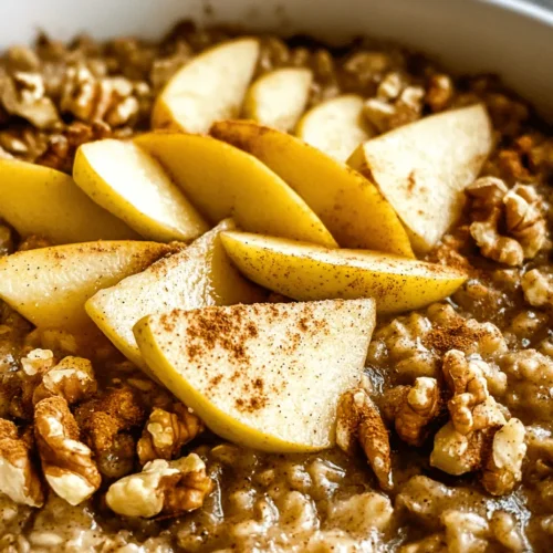 Breakfast is often touted as the most important meal of the day, and for good reason. It sets the tone for your day, providing essential nutrients to fuel your body and mind after a long night’s rest. A nutritious breakfast can enhance cognitive function, stabilize blood sugar levels, and even promote healthier eating patterns throughout the day. In the quest for a wholesome morning meal, the Irresistible Healthy Apple Oatmeal Breakfast Bake emerges as a delightful solution. This recipe not only satisfies your taste buds but also supports your health goals with its wholesome ingredients.